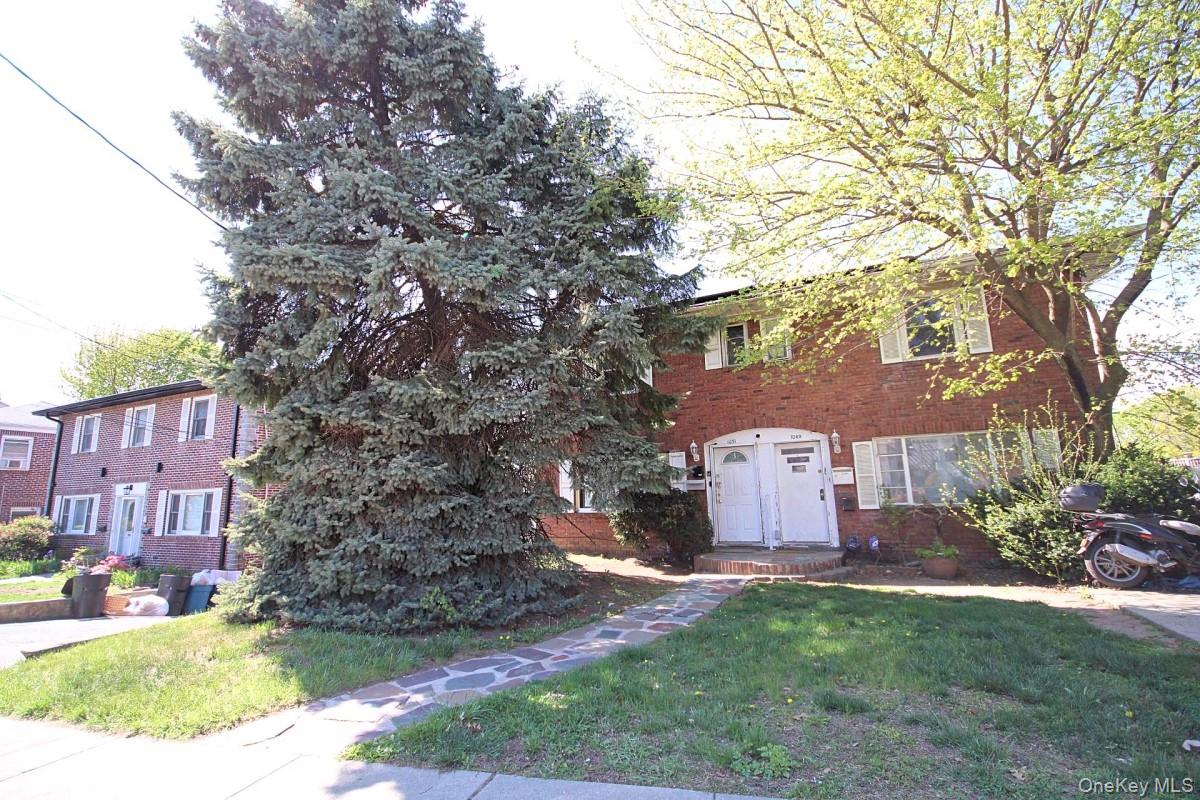 1051 Victory Boulevard Property Photo 8