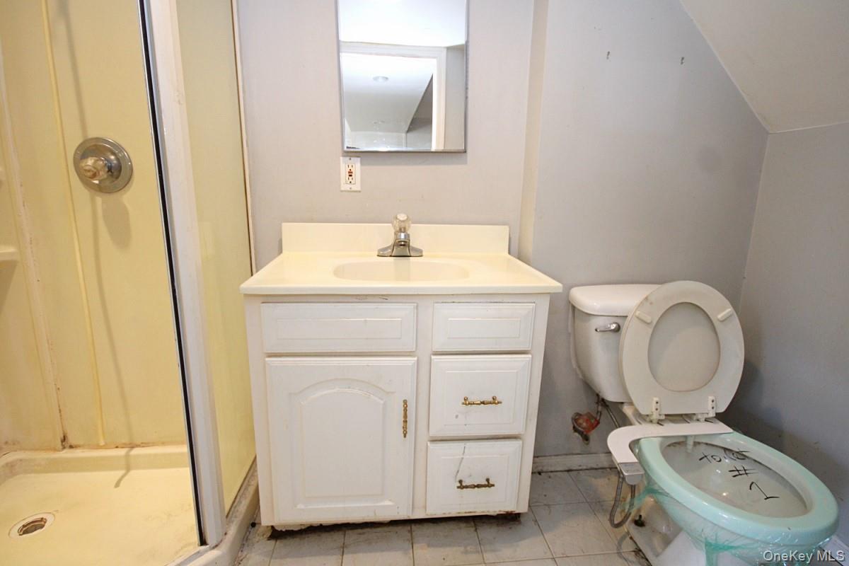 1051 Victory Boulevard Property Photo 21
