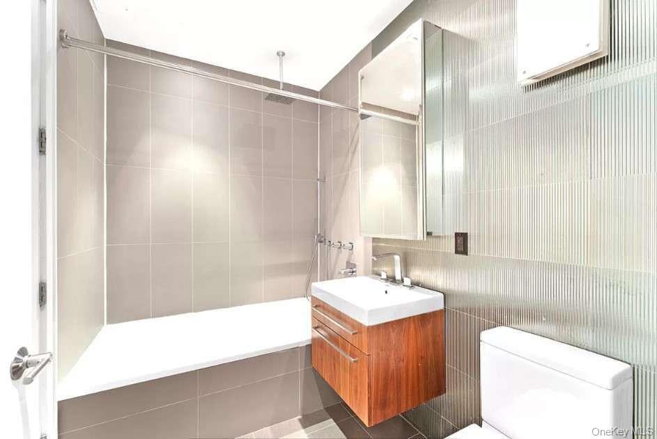 26-26 Jackson Avenue 303 Property Photo 5