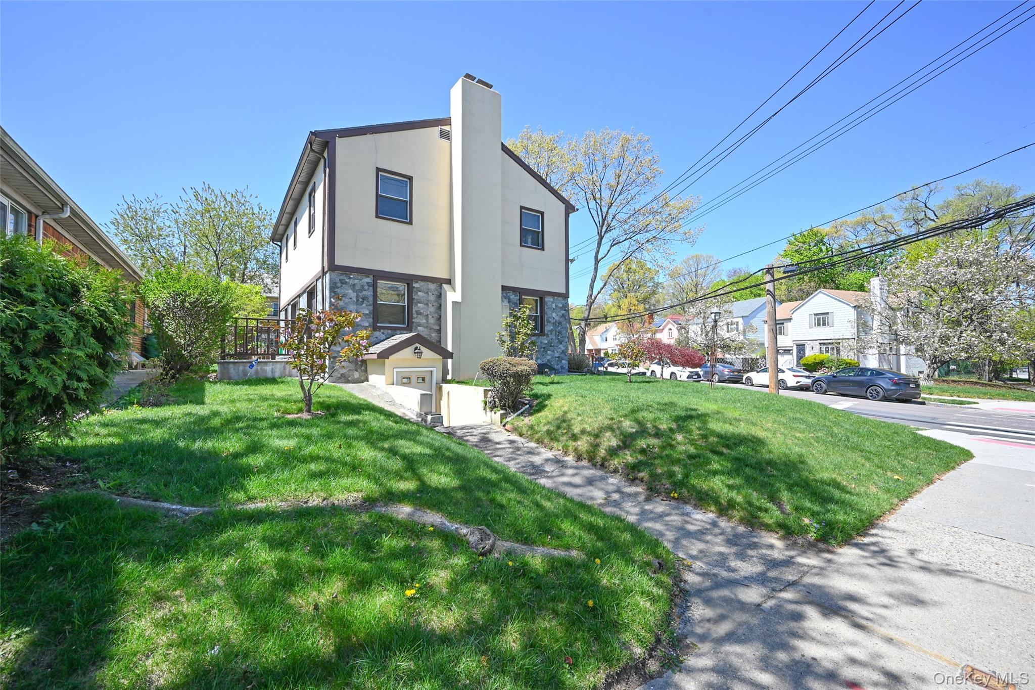 223-14 Kingsbury Avenue Property Photo 3