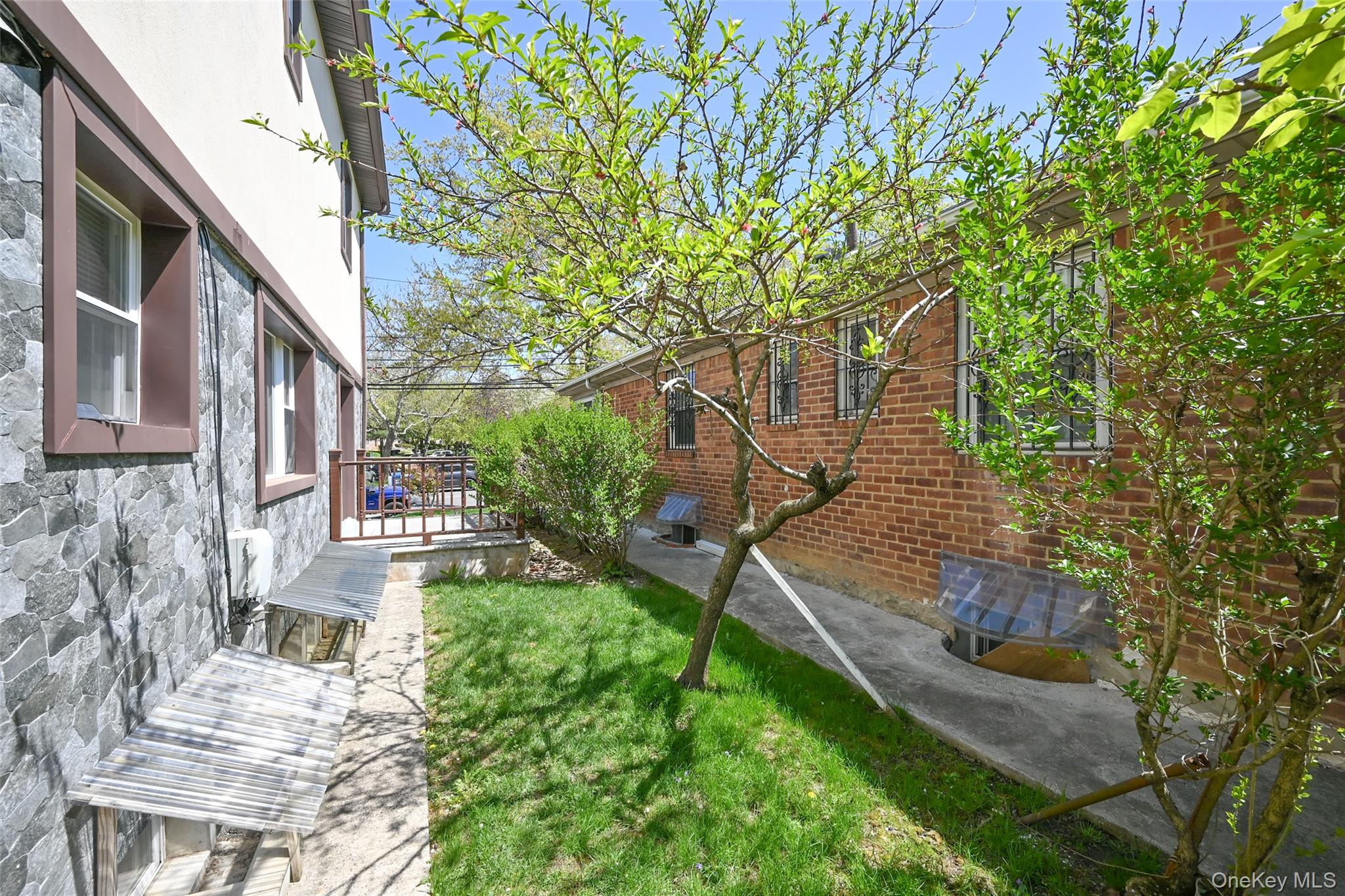 223-14 Kingsbury Avenue Property Photo 21