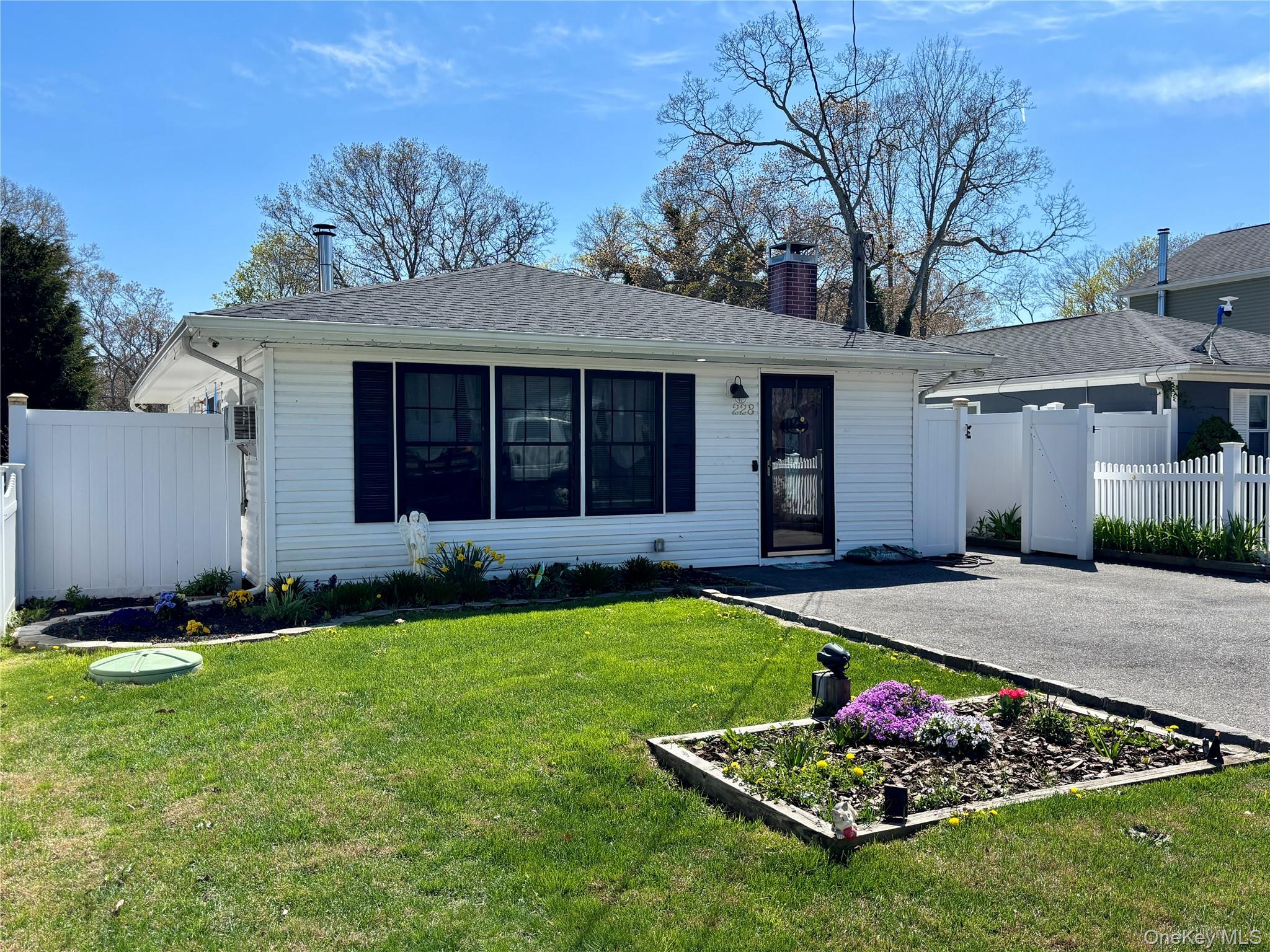 228 Patchogue Avenue Property Photo 1