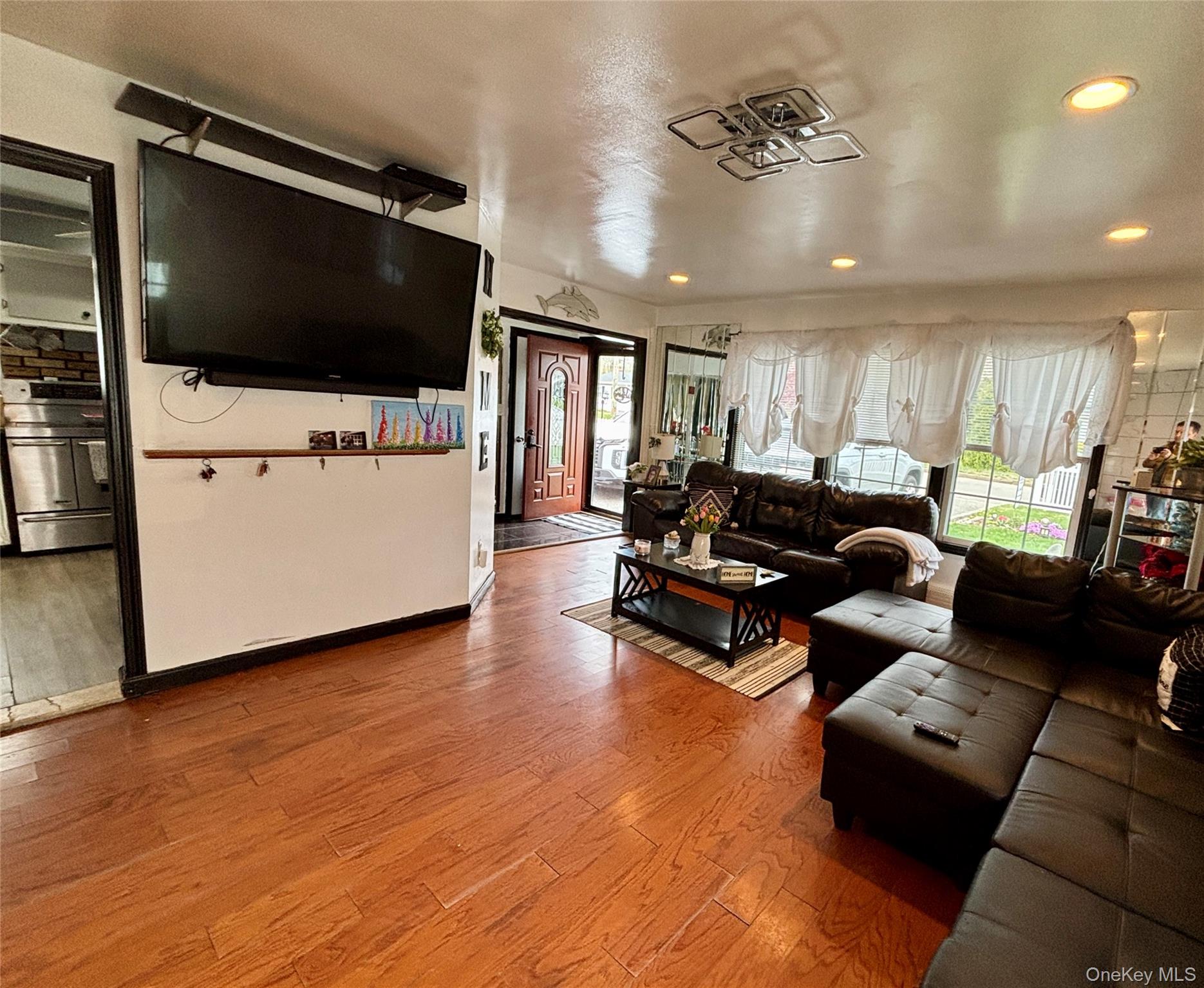 228 Patchogue Avenue Property Photo 4