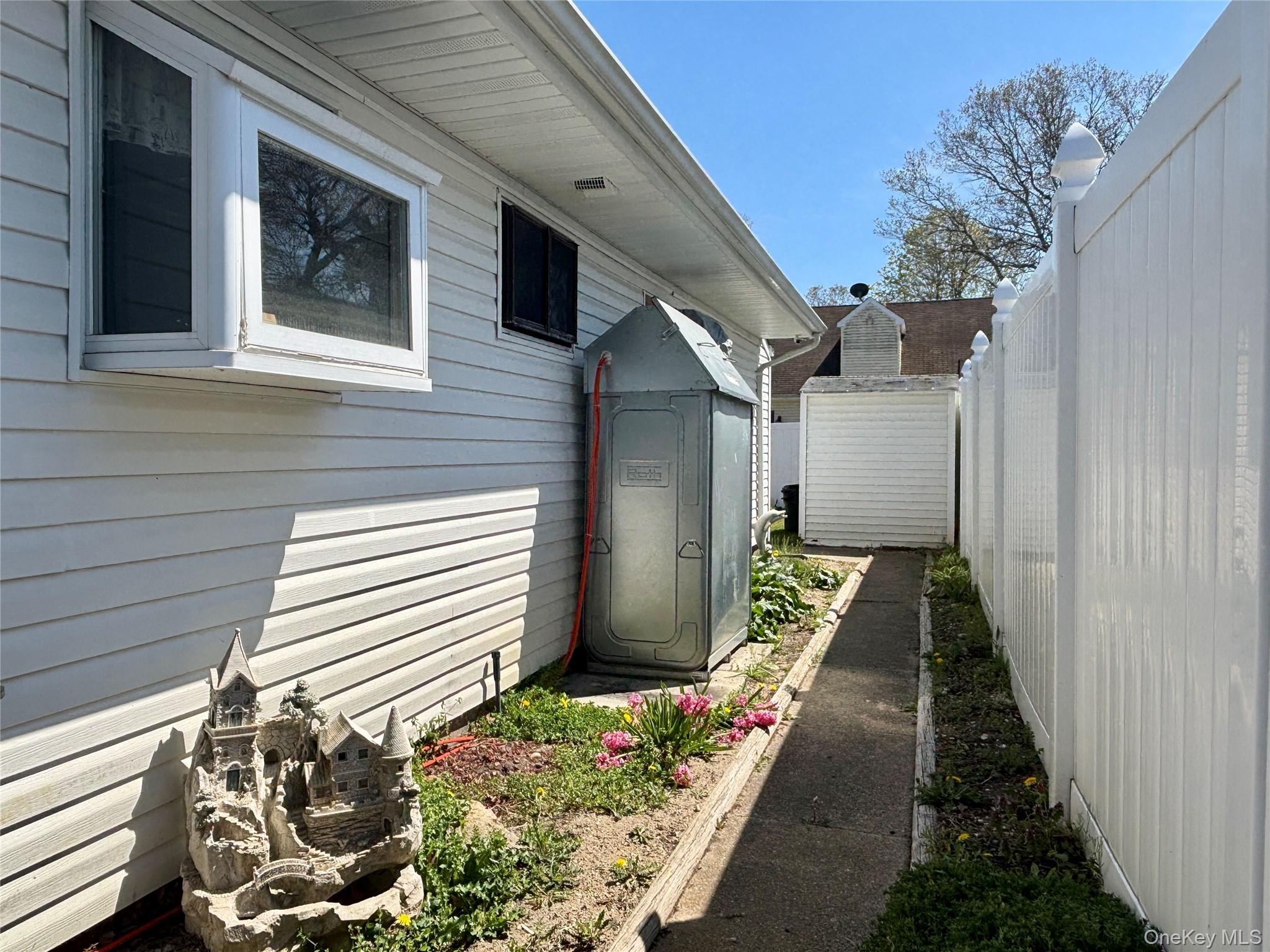 228 Patchogue Avenue Property Photo 11