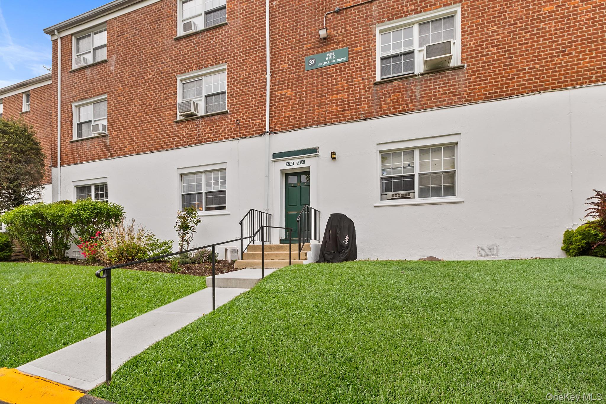 37 Fieldstone B1 Property Photo 2