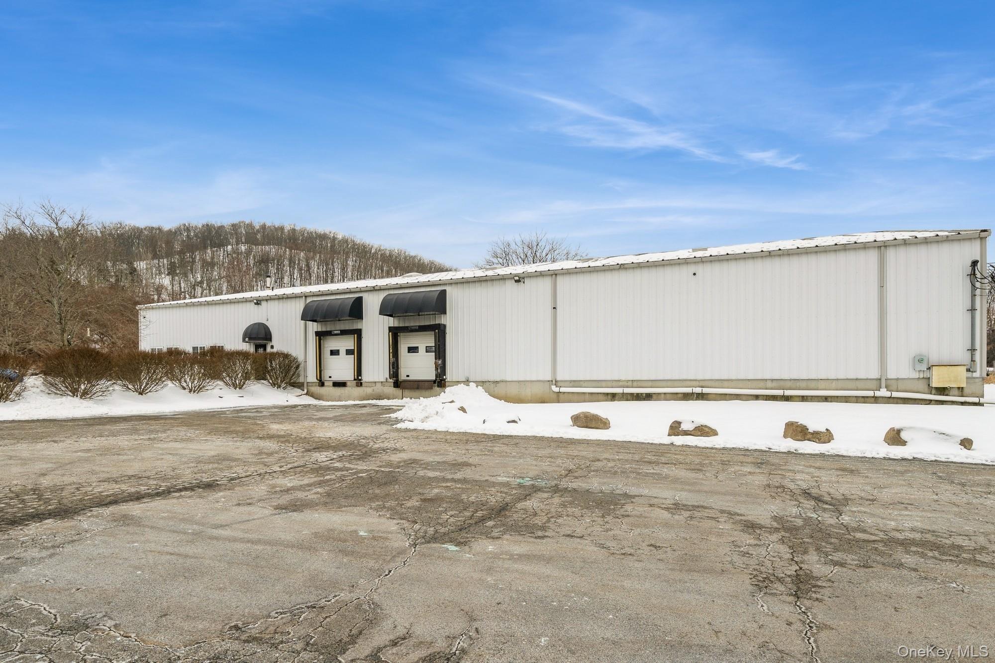 41 Elkay Drive Property Photo 1