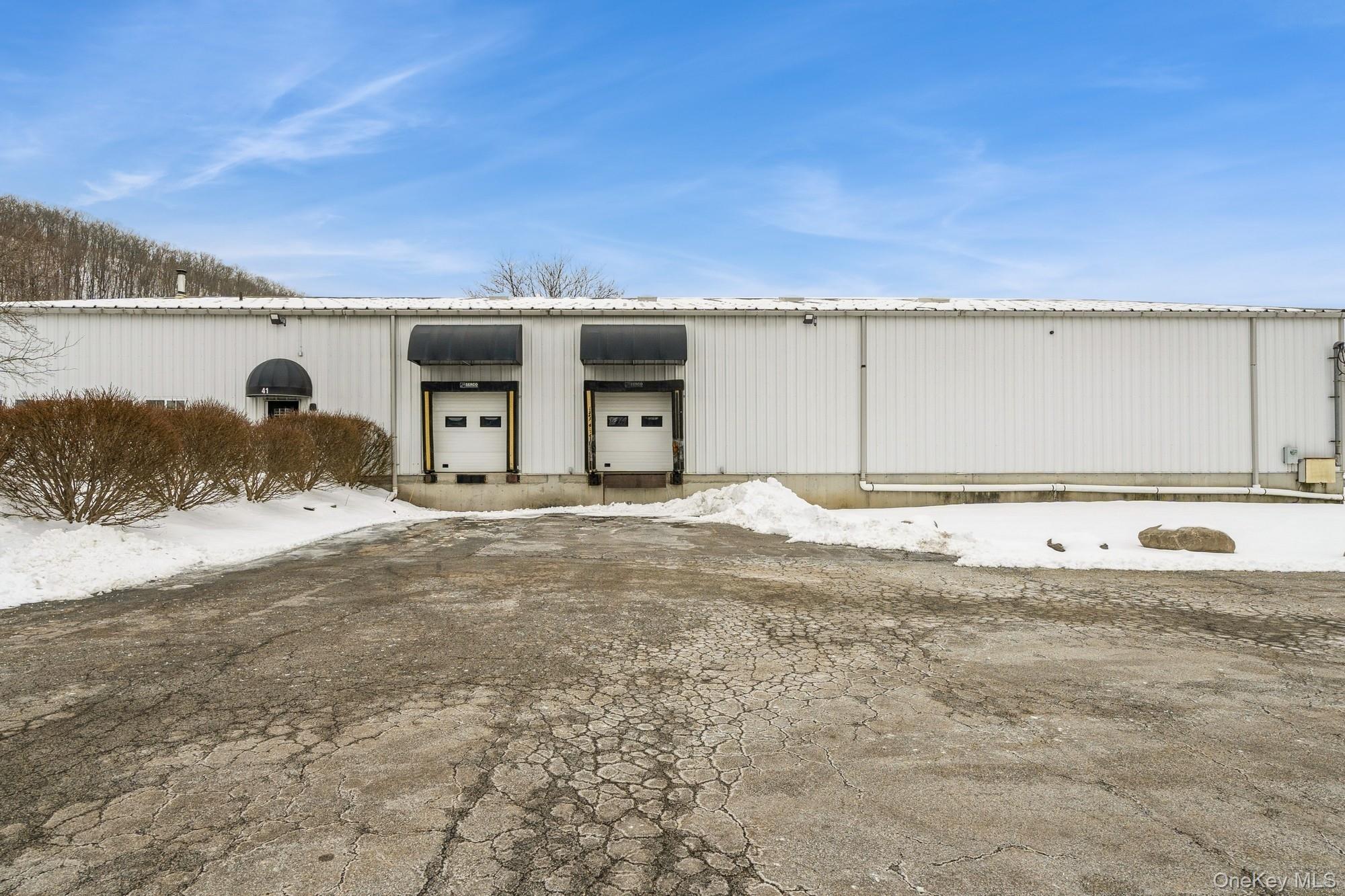 41 Elkay Drive Property Photo 2