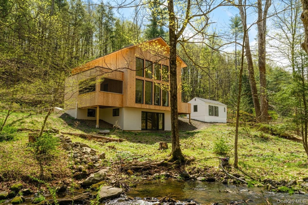332 Mohonk Road Property Photo 1