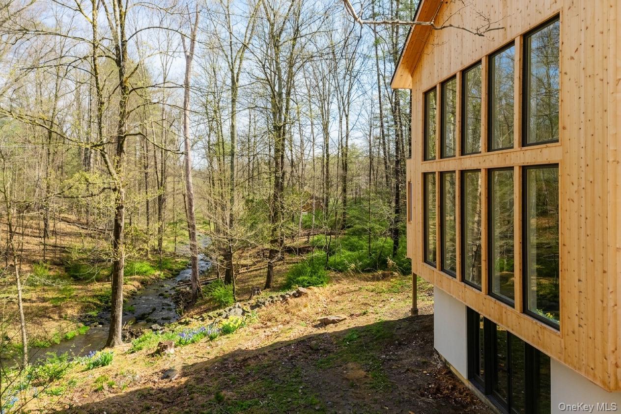 332 Mohonk Road Property Photo 3