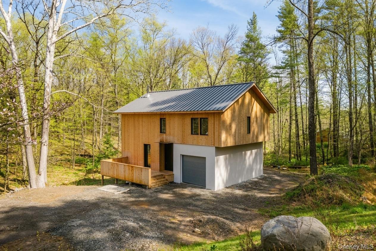332 Mohonk Road Property Photo 4