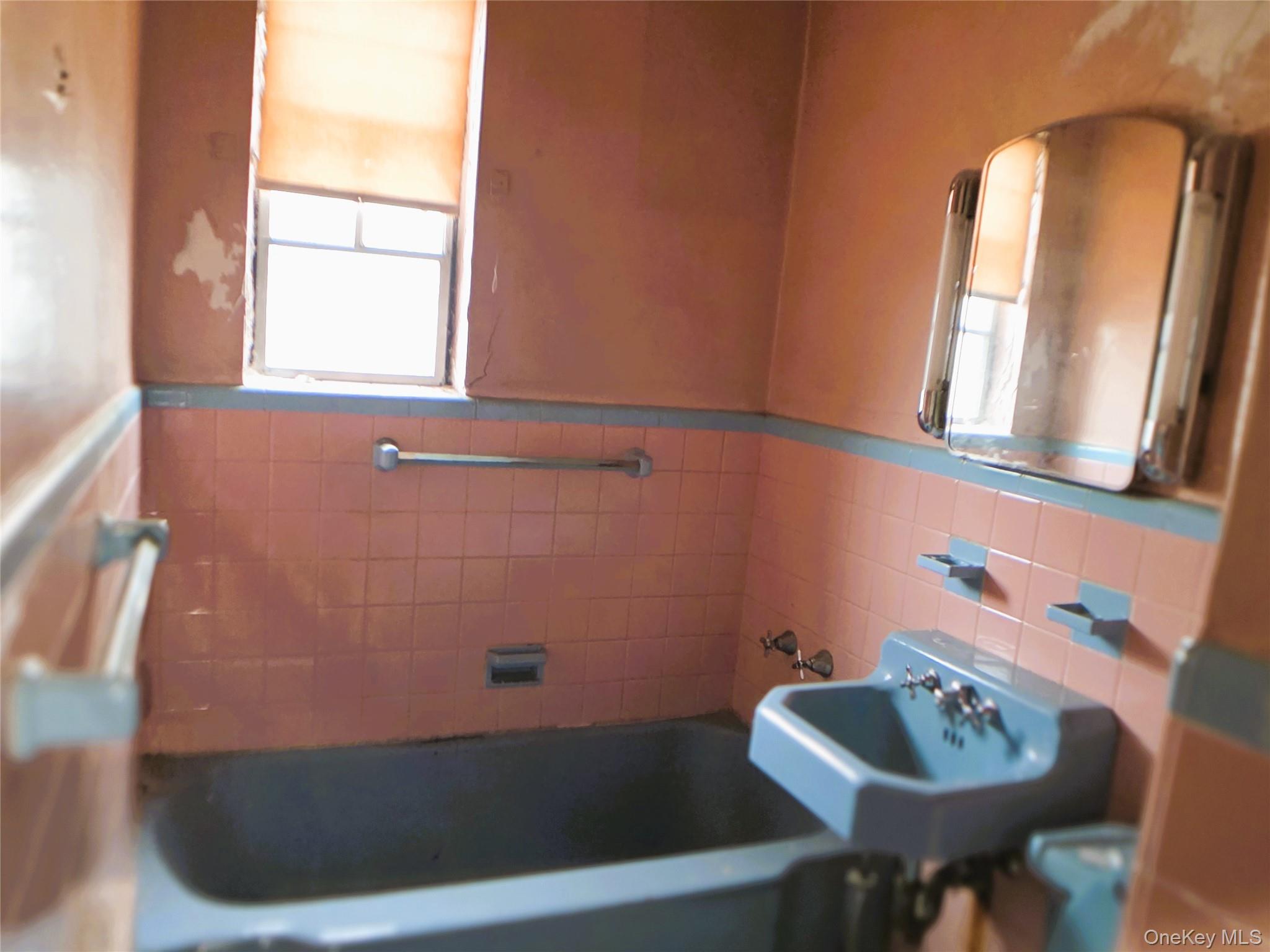 3231 Waterbury Avenue Property Photo 8