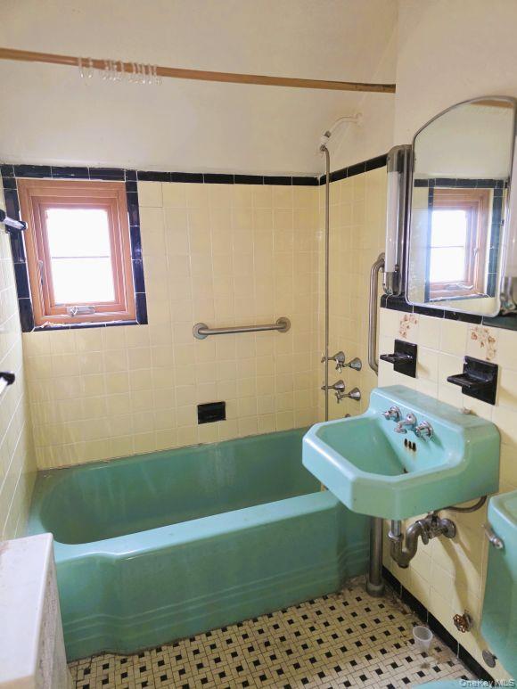 3231 Waterbury Avenue Property Photo 15