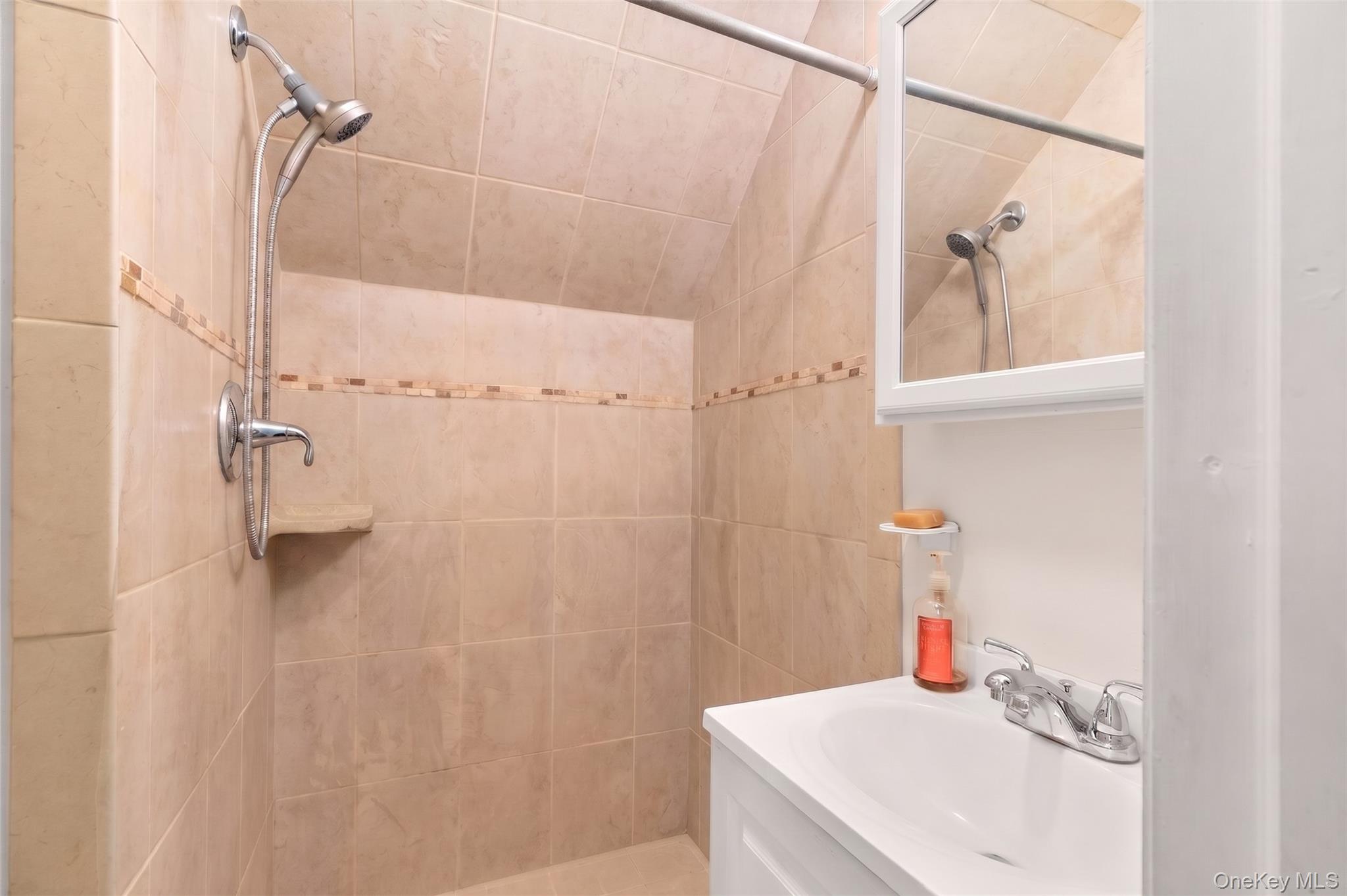 228 W Riviera Drive Property Photo 17