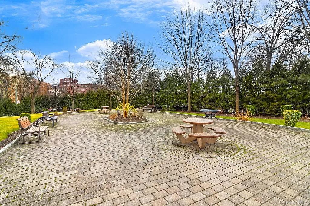 8 Fordham Hill Oval 10b Property Photo 14