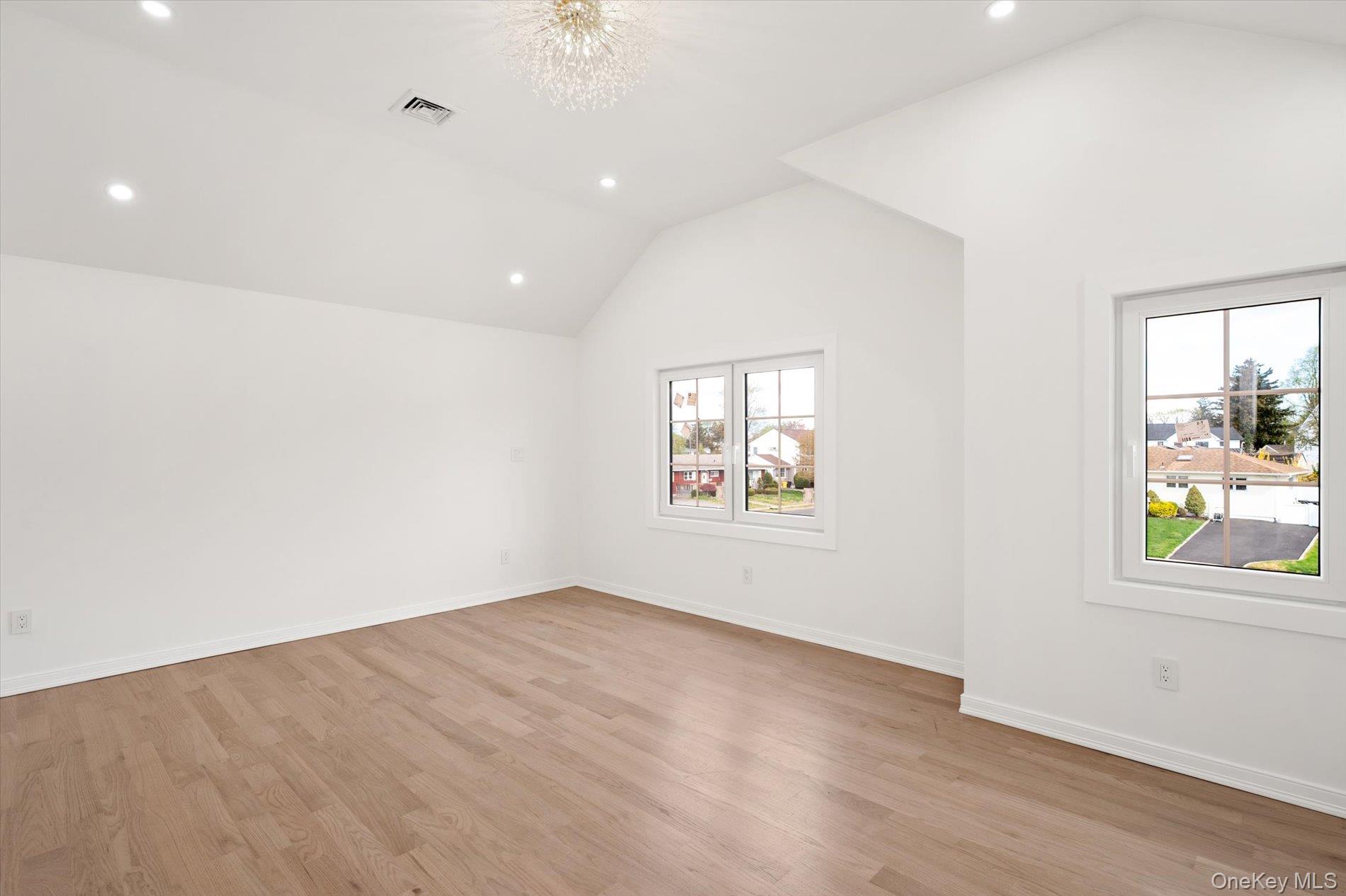 10 Faye Court Property Photo 31