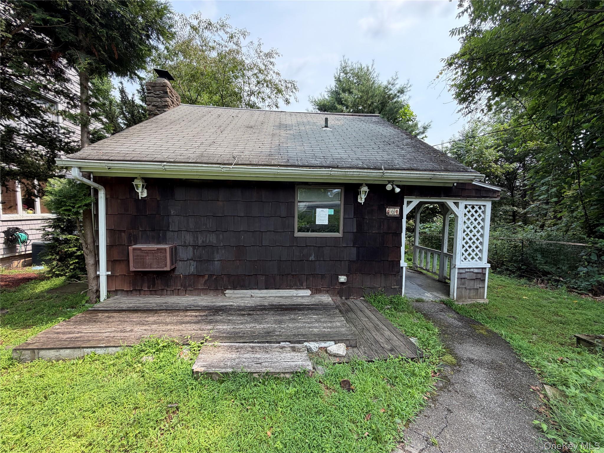 6 N Shenorock Drive Property Photo 2