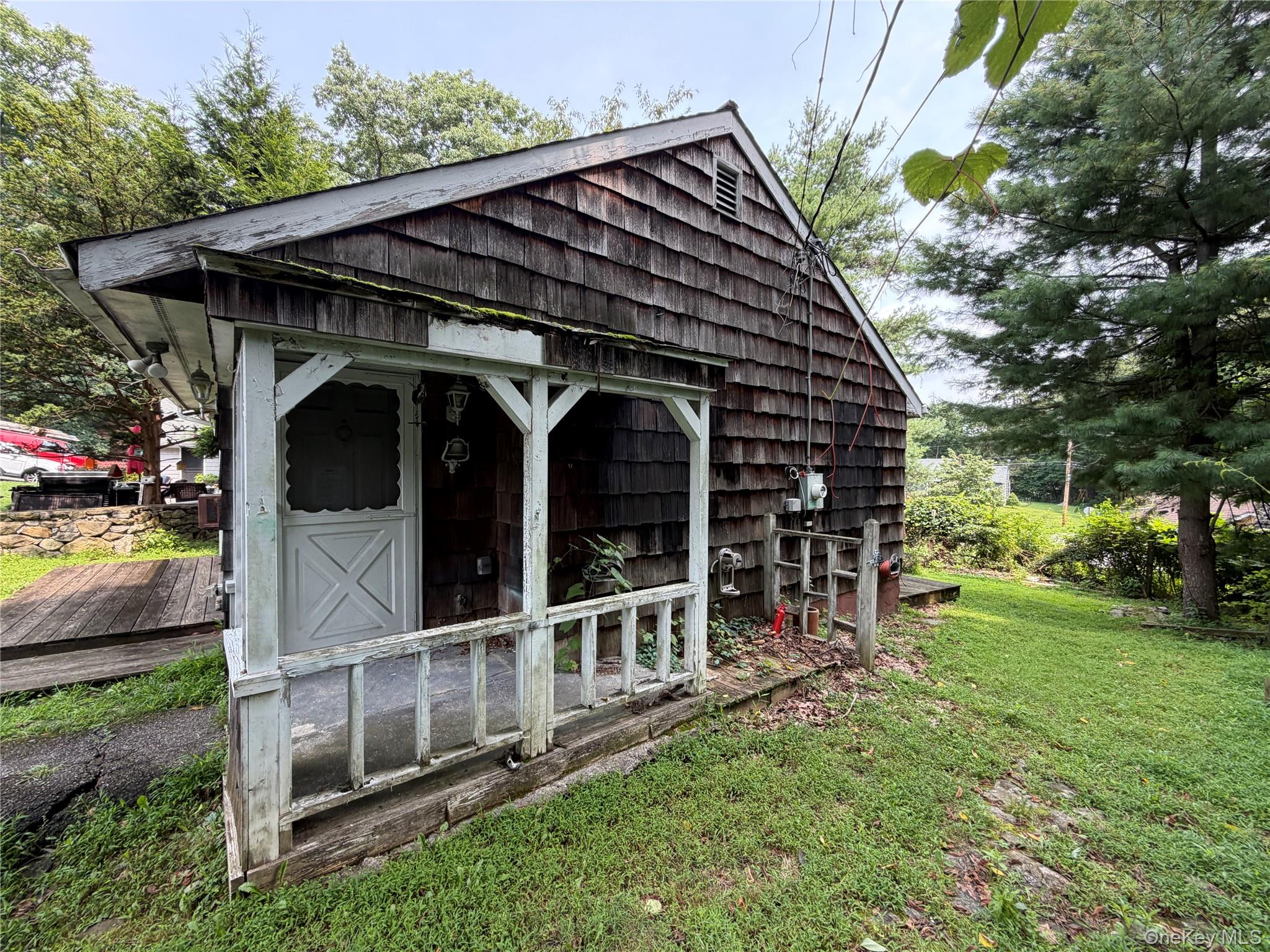 6 N Shenorock Drive Property Photo 3