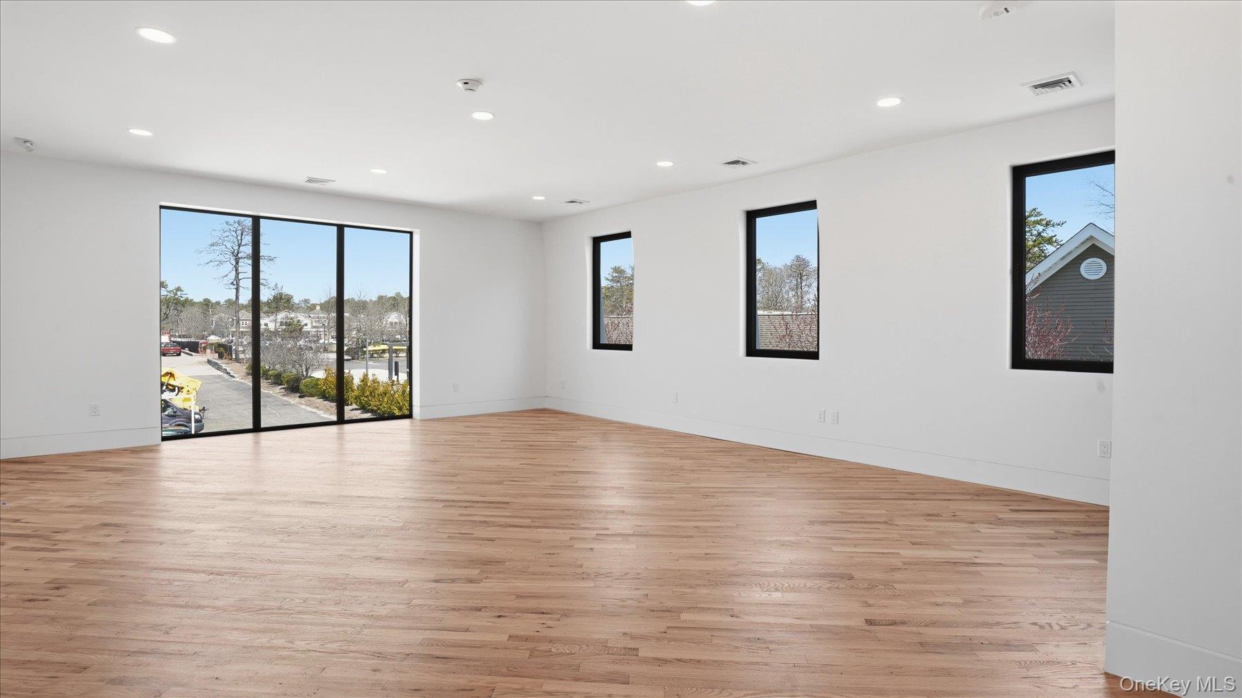 200 W Montauk Highway 2nd Floor, Unit 2b Property Photo 4