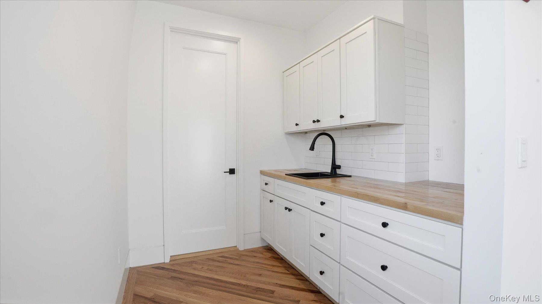 200 W Montauk Highway 2nd Floor, Unit 2b Property Photo 8