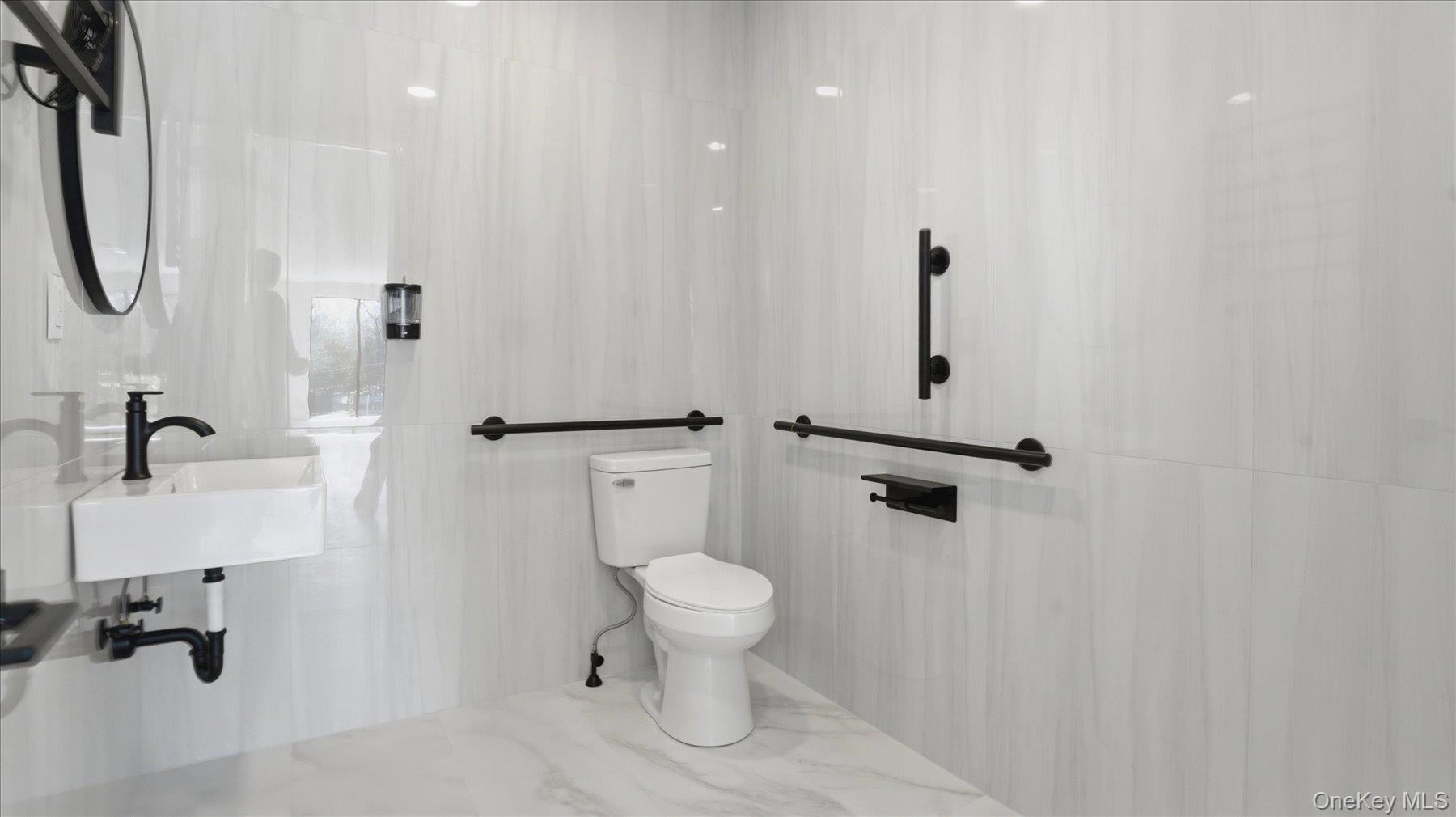200 W Montauk Highway 2nd Floor, Unit 2b Property Photo 9