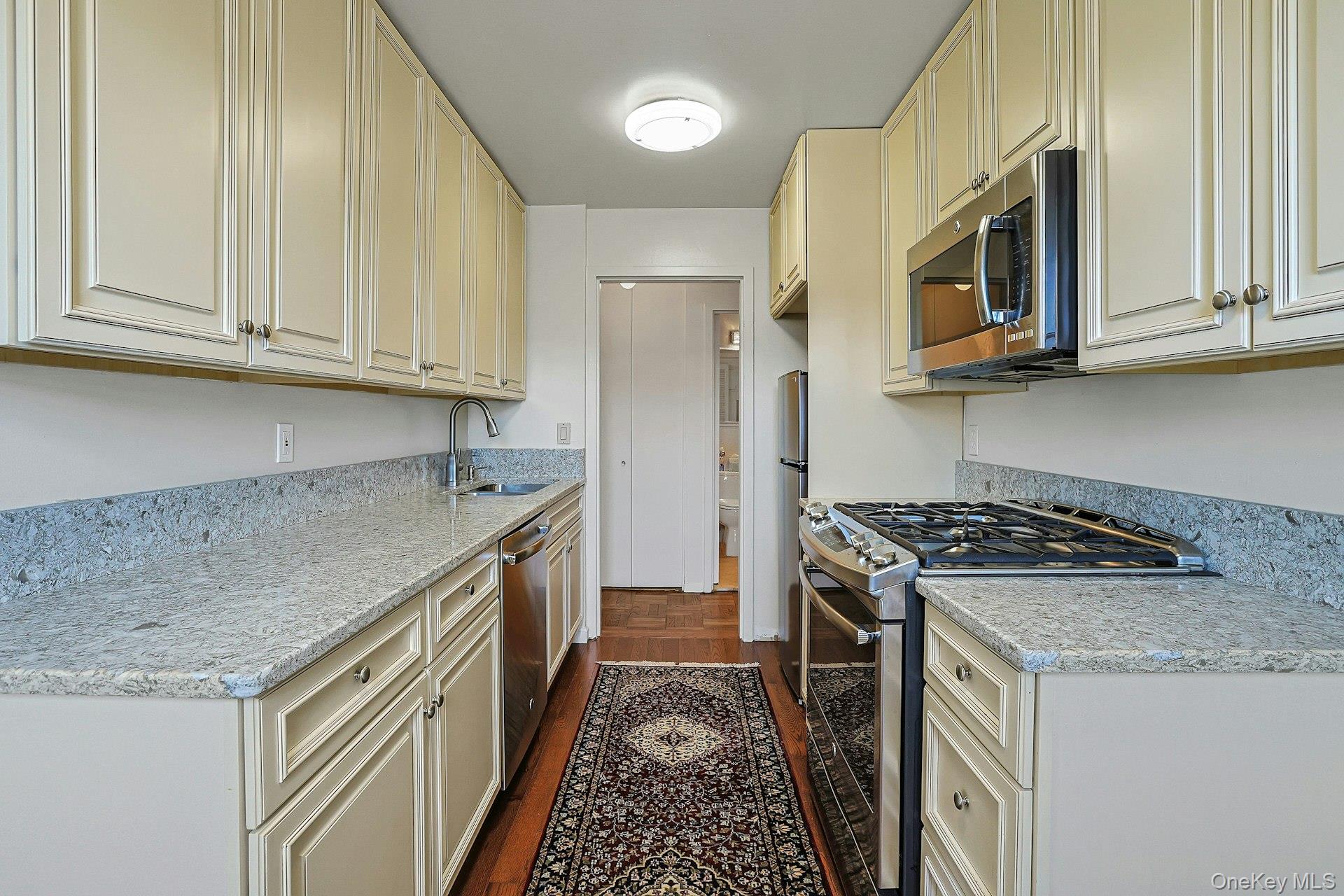 499 N Broadway 7i Property Photo 14