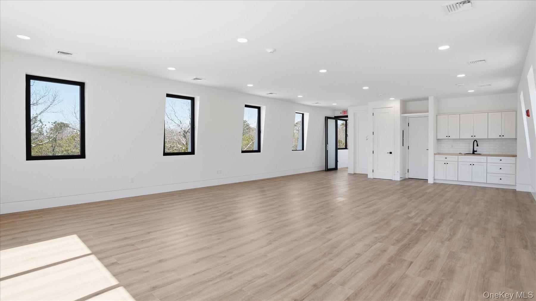 200 W Montauk Highway 2nd Floor, Unit 2a Property Photo 8