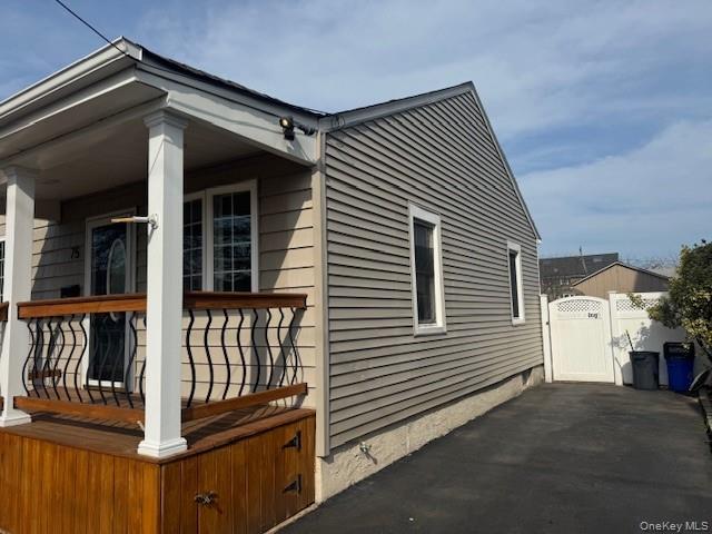 75 S Bay Drive Property Photo 2