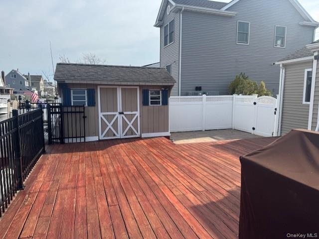 75 S Bay Drive Property Photo 3
