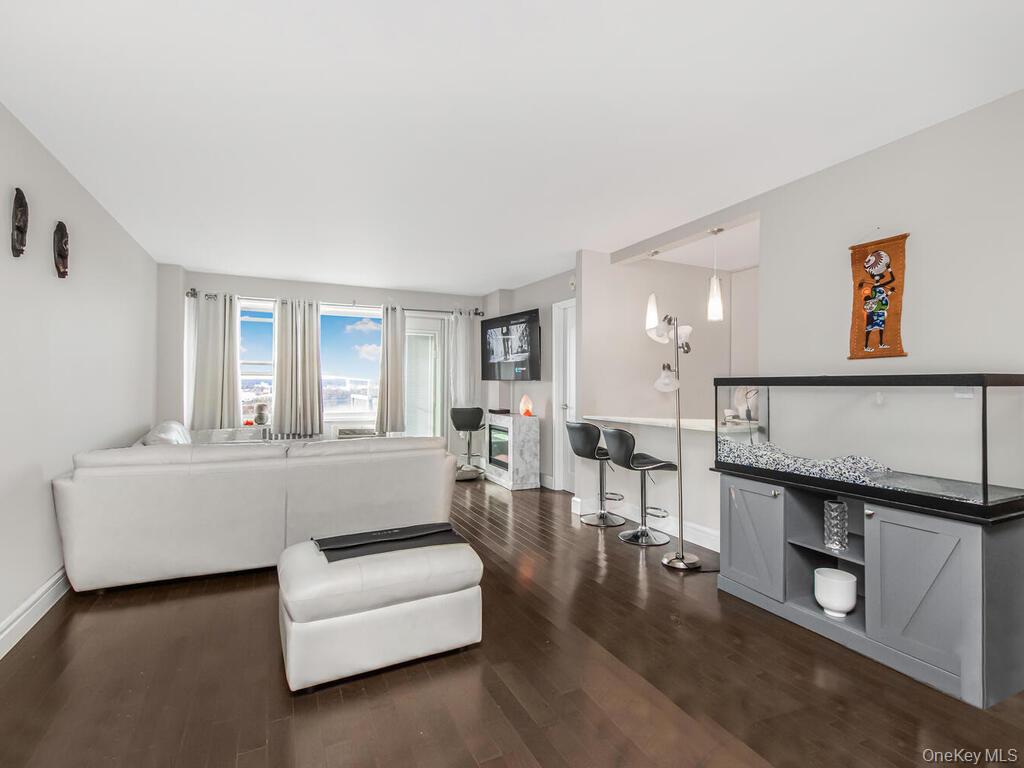 1841 Central Park Avenue 16a Property Photo 1