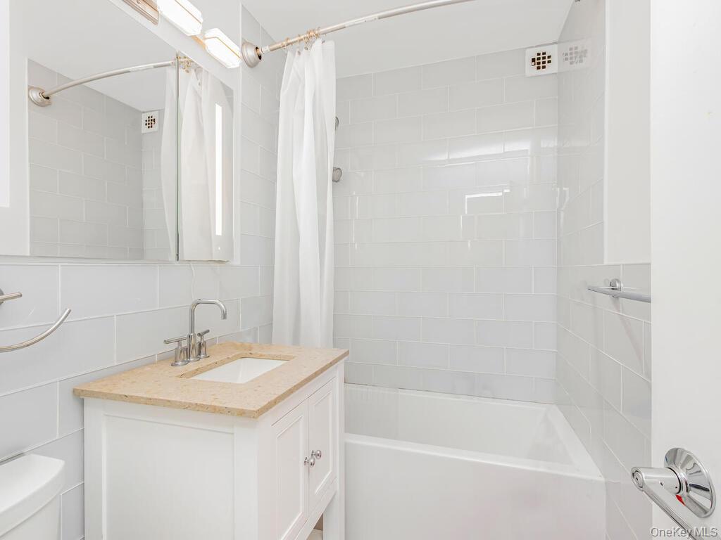 1841 Central Park Avenue 16a Property Photo 5