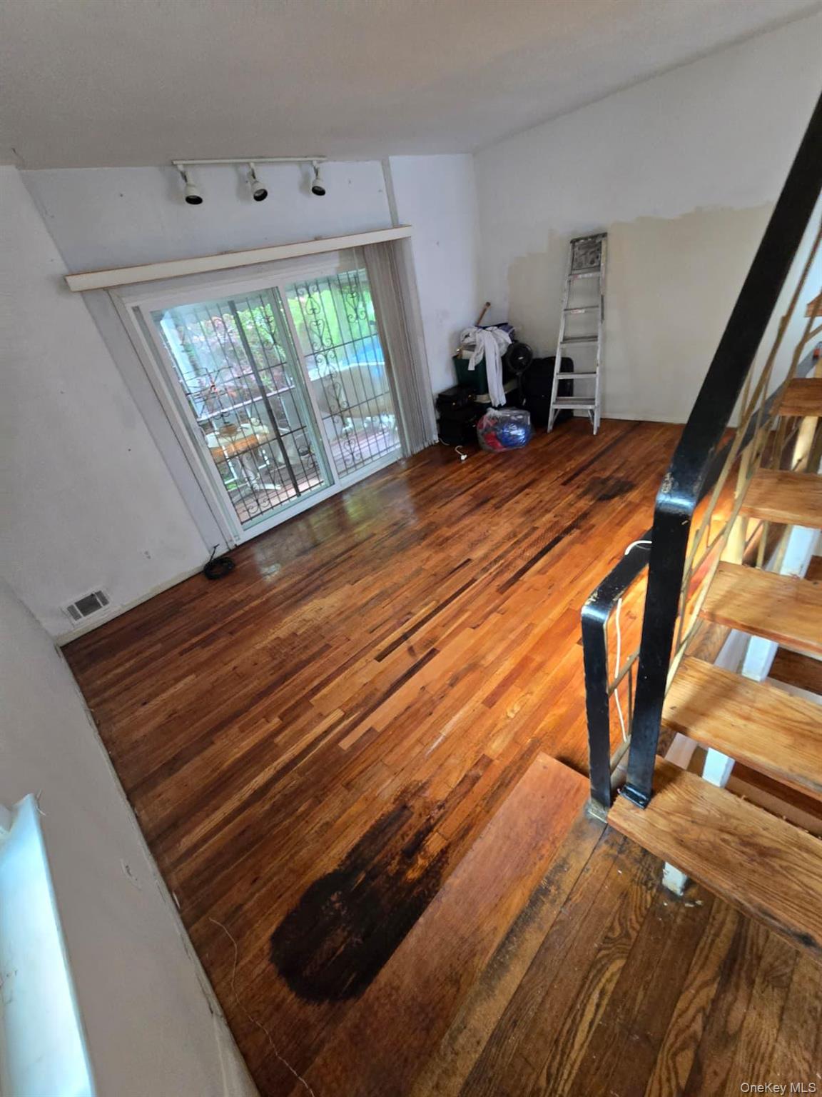 1611 Plainview Avenue 0 Property Photo 2