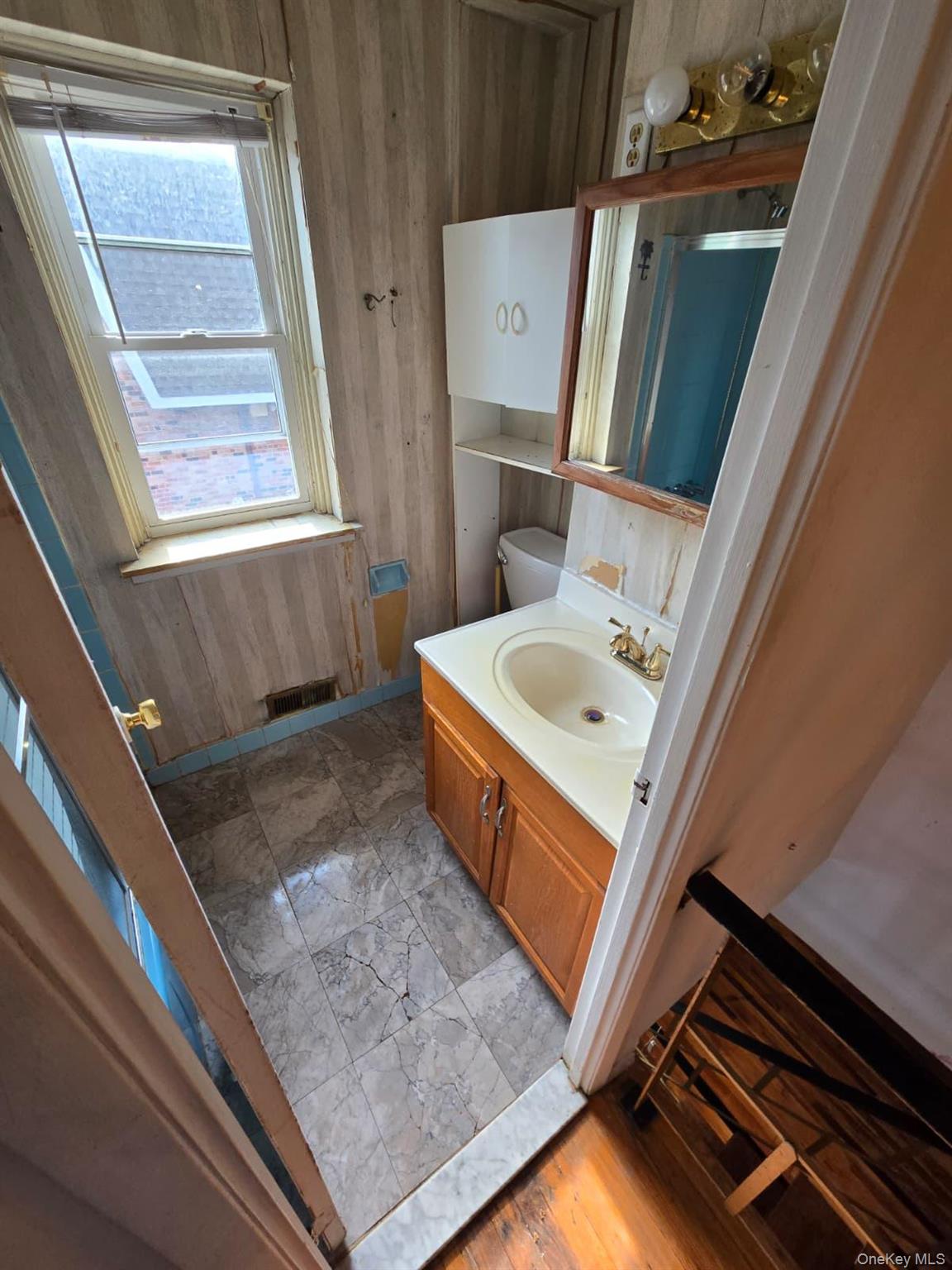 1611 Plainview Avenue 0 Property Photo 11