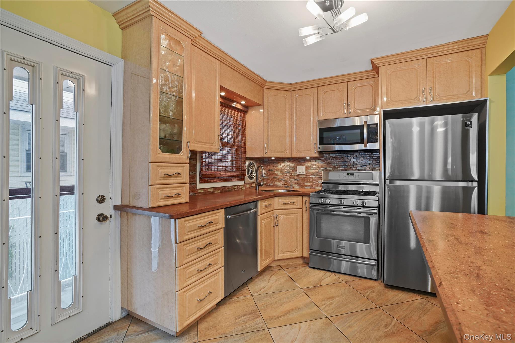 88-56 Aubrey Avenue Property Photo 12