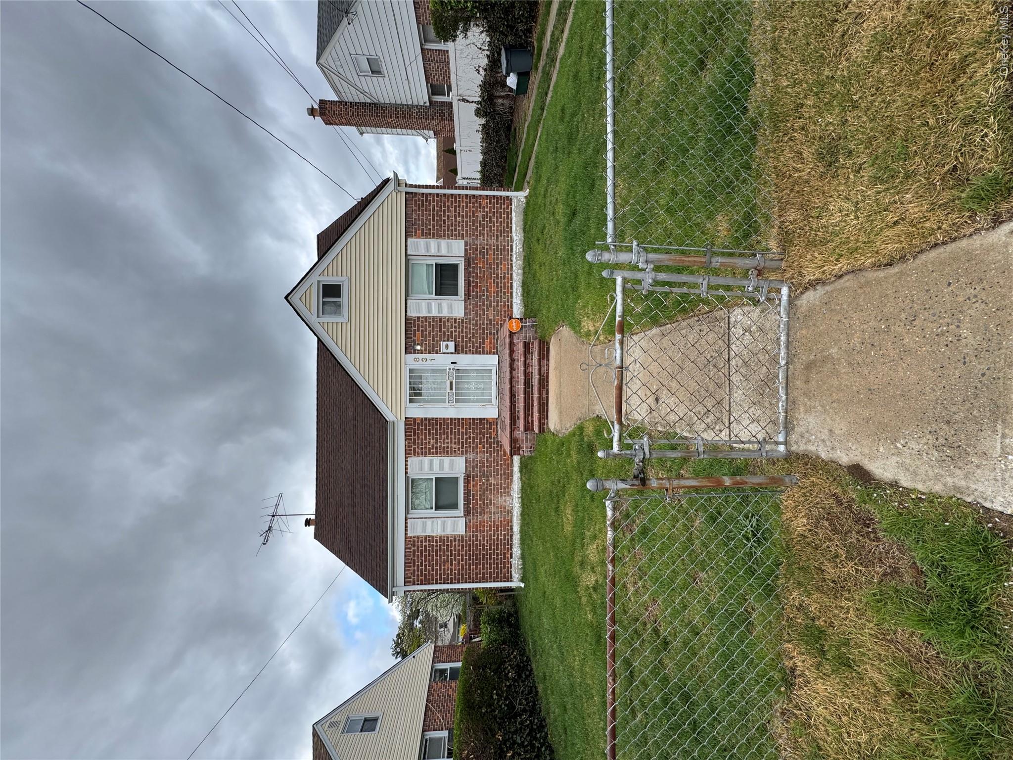 831 James Place Property Photo 1