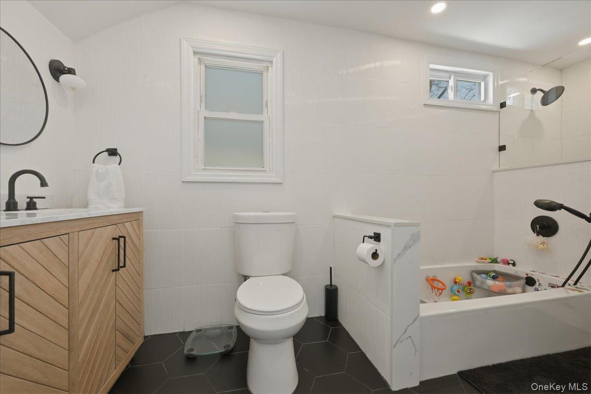 450 Linden Street Property Photo 16