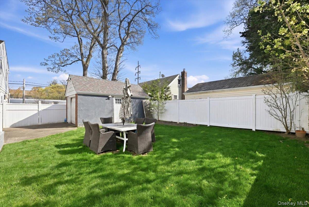 450 Linden Street Property Photo 19