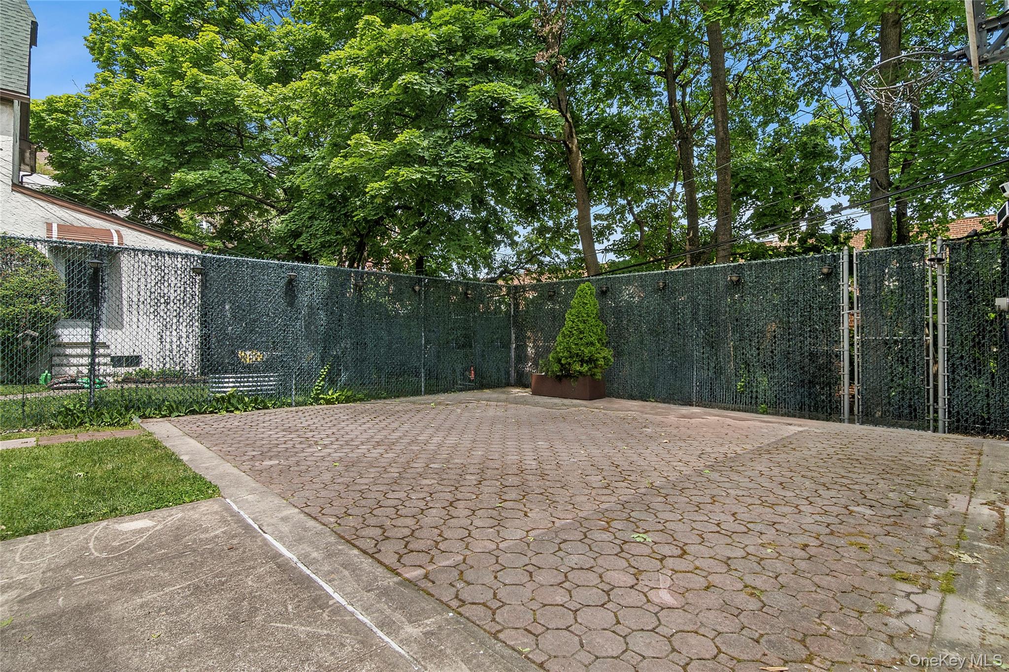 7715 Kew Forest Lane Property Photo 27
