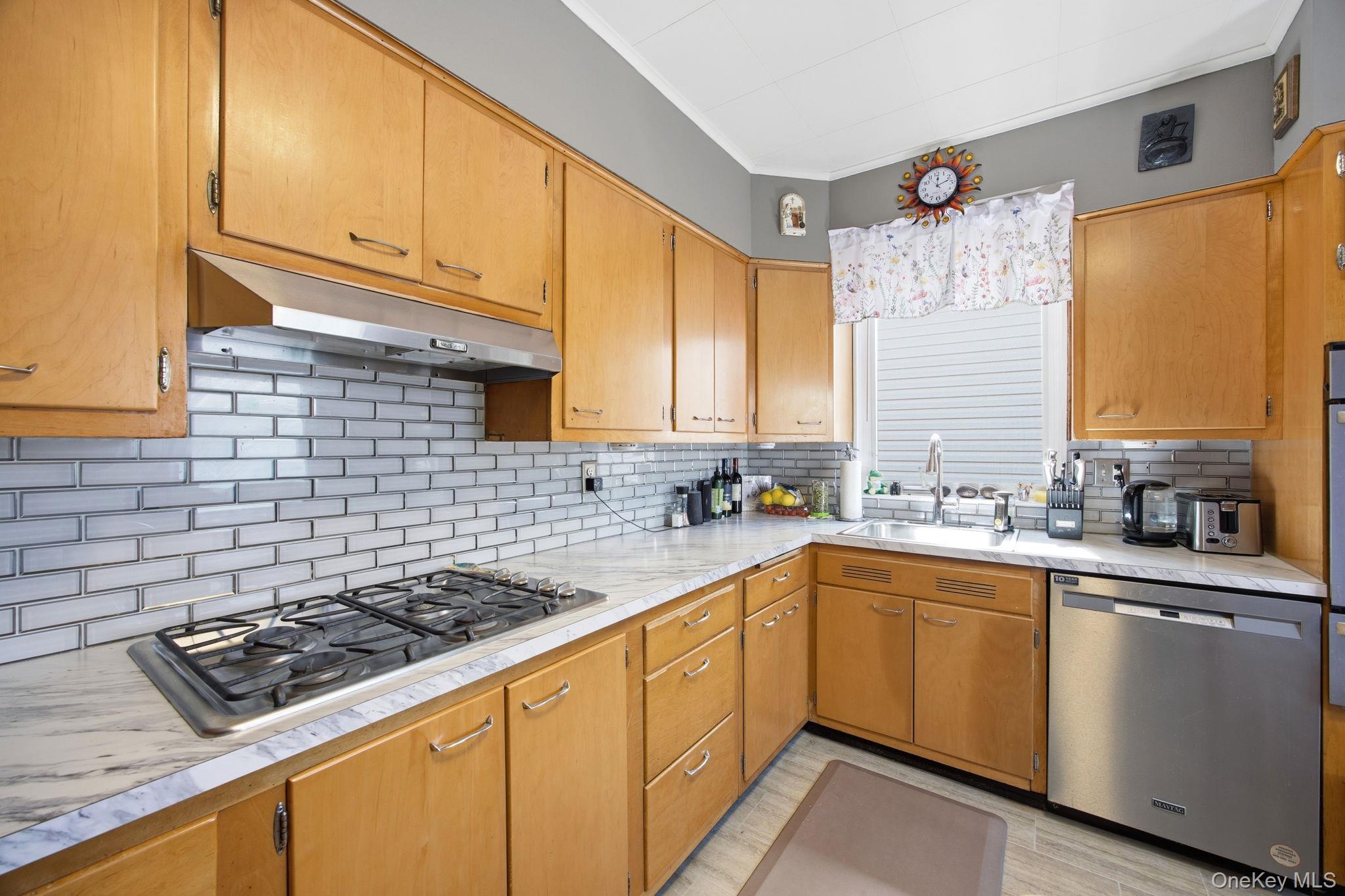 7824 86th Street Property Photo 10