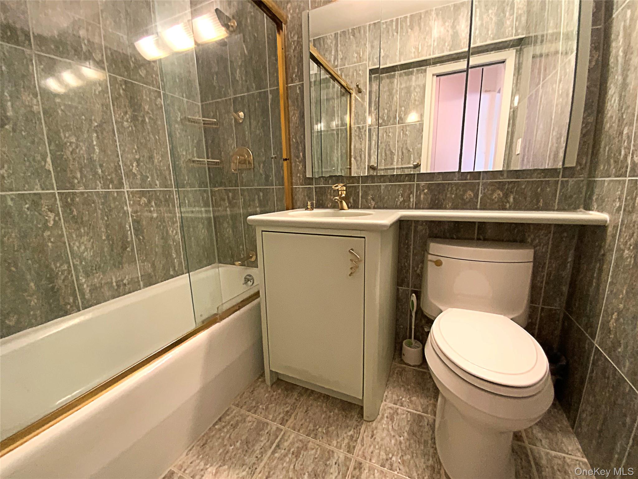27010 Grand Central Parkway 2c Property Photo 12