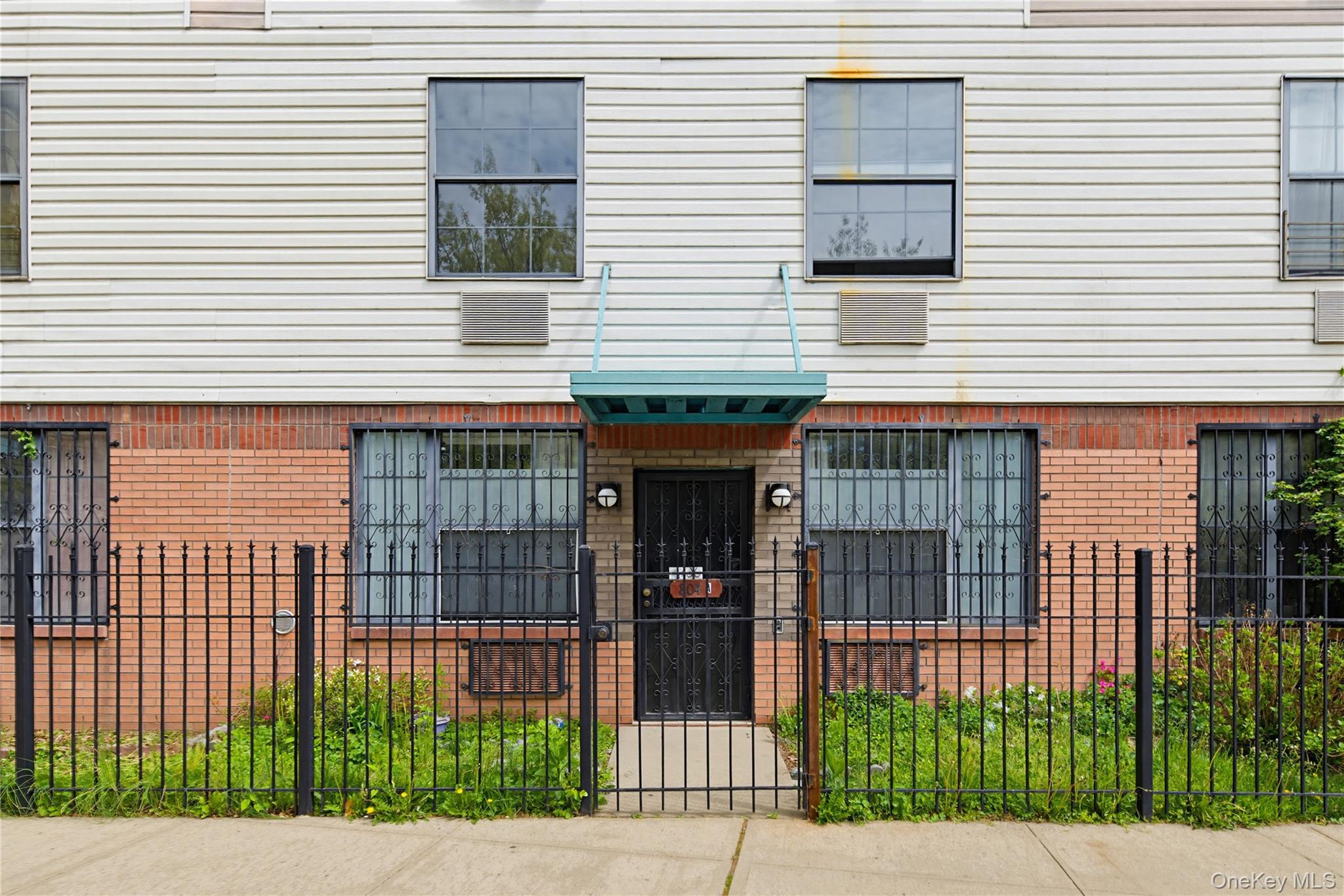 804 Brook Avenue 11A Property Photo 1