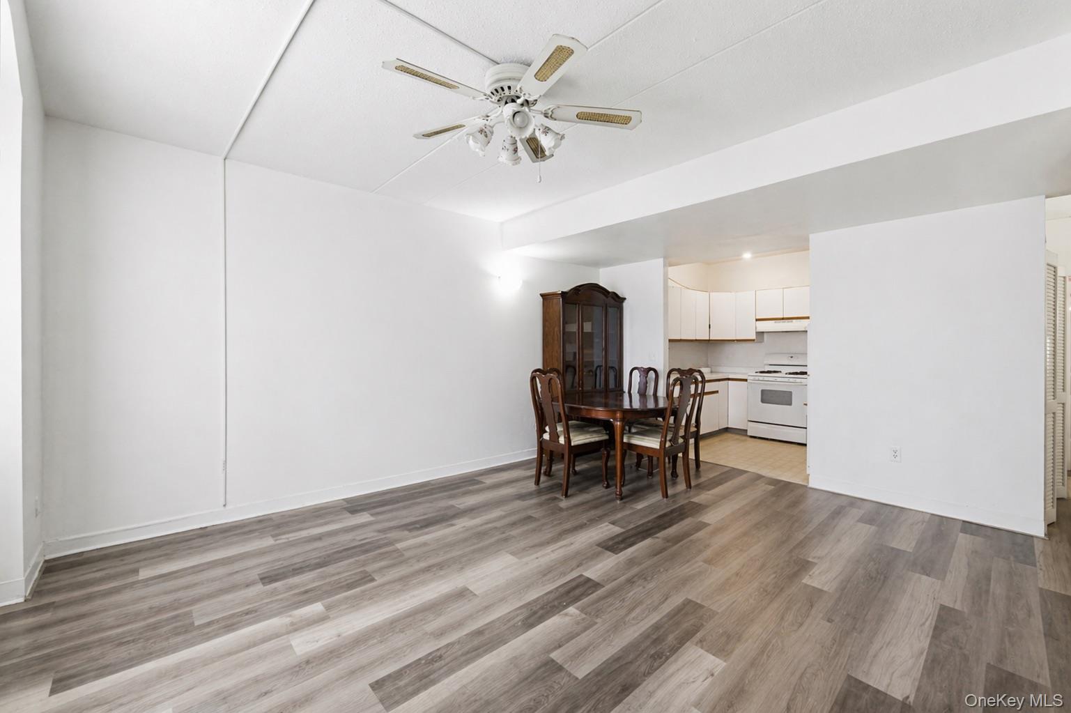 804 Brook Avenue 11a Property Photo 3