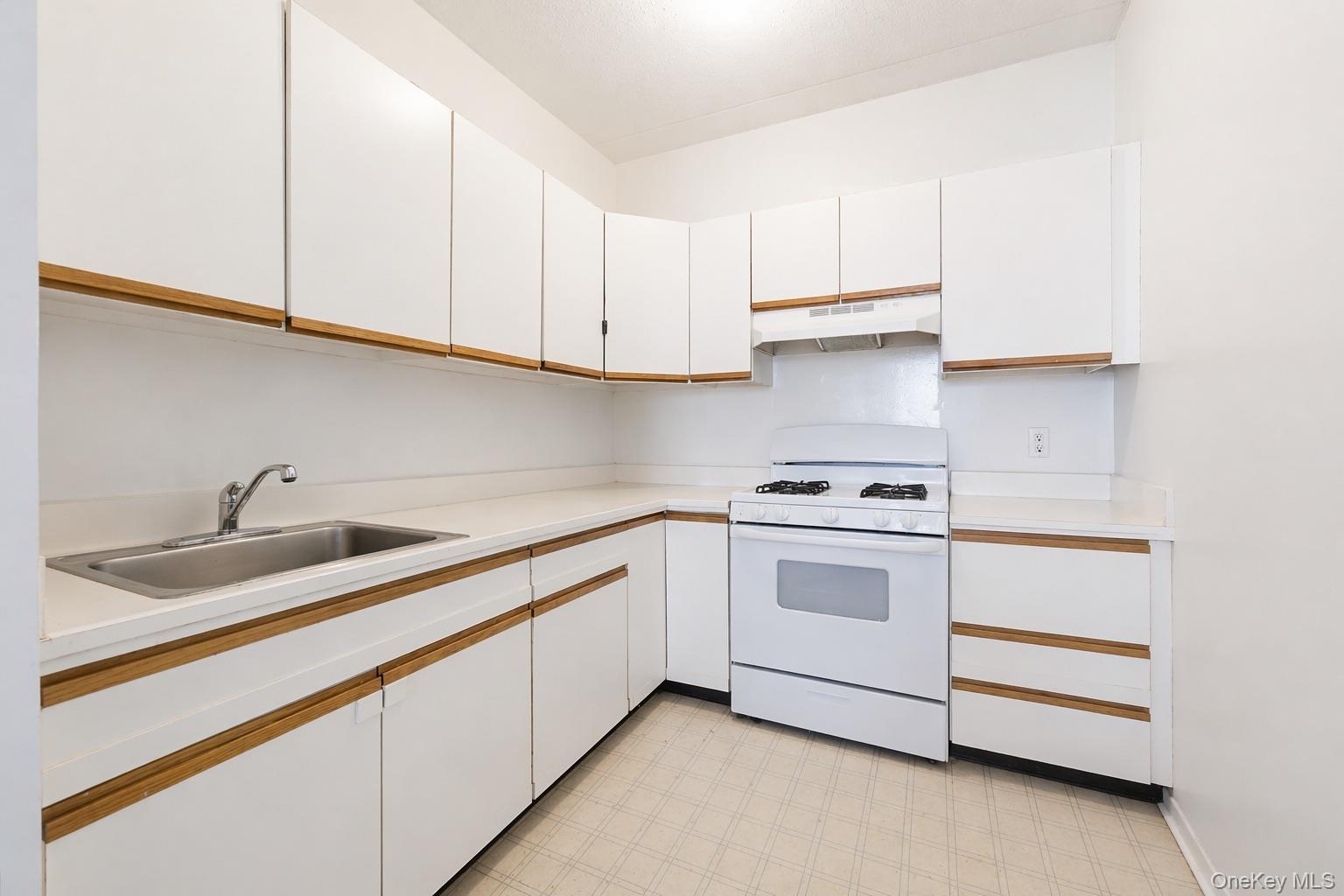 804 Brook Avenue 11a Property Photo 4