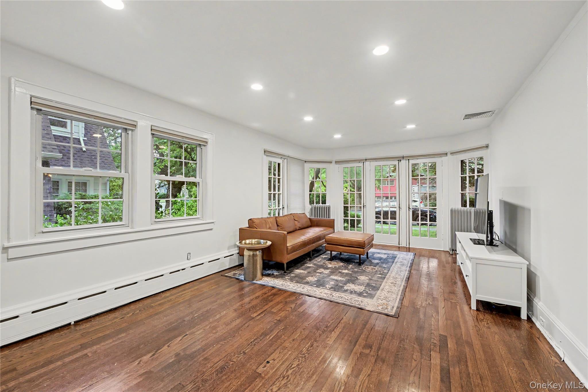 25 Vanderburgh Avenue Property Photo 3