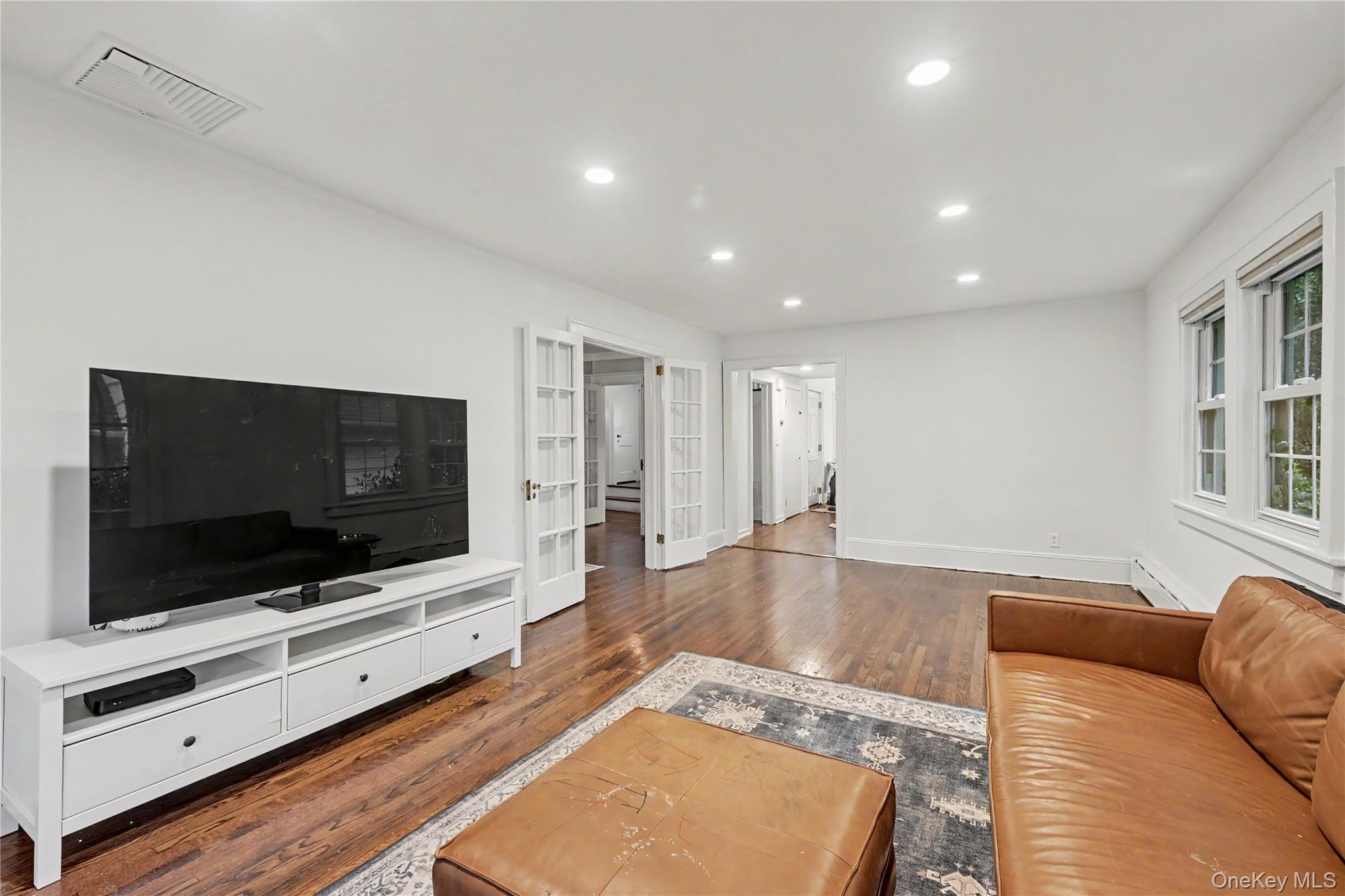 25 Vanderburgh Avenue Property Photo 5