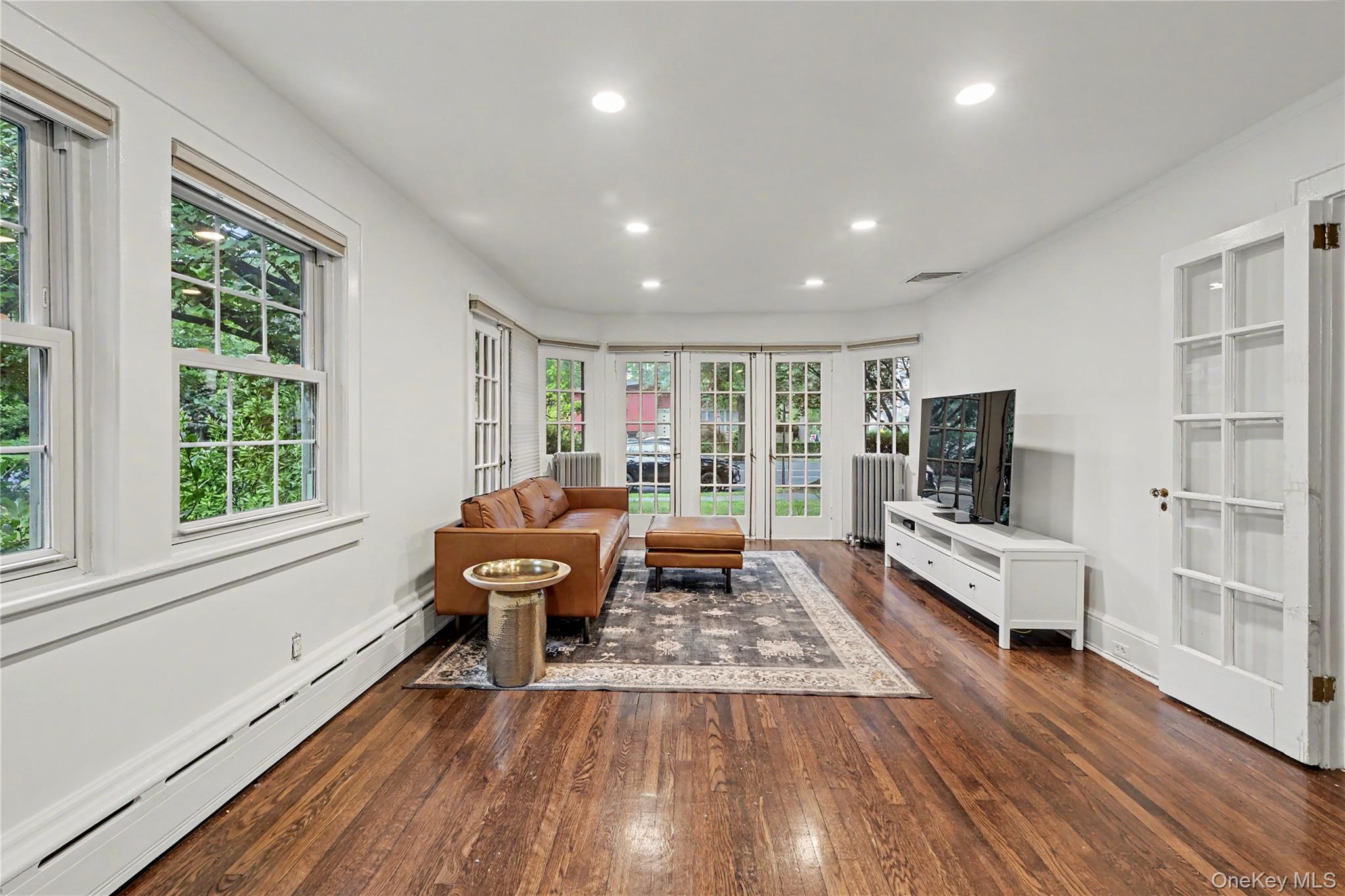 25 Vanderburgh Avenue Property Photo 6