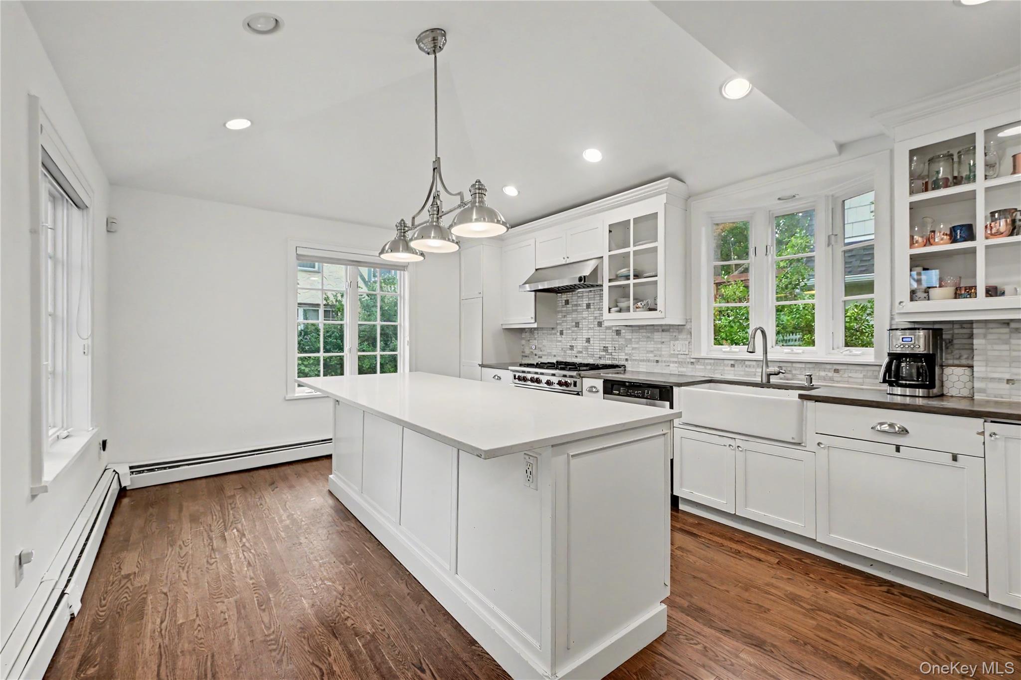 25 Vanderburgh Avenue Property Photo 8