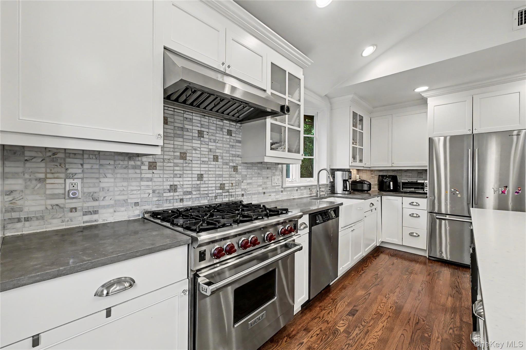 25 Vanderburgh Avenue Property Photo 10