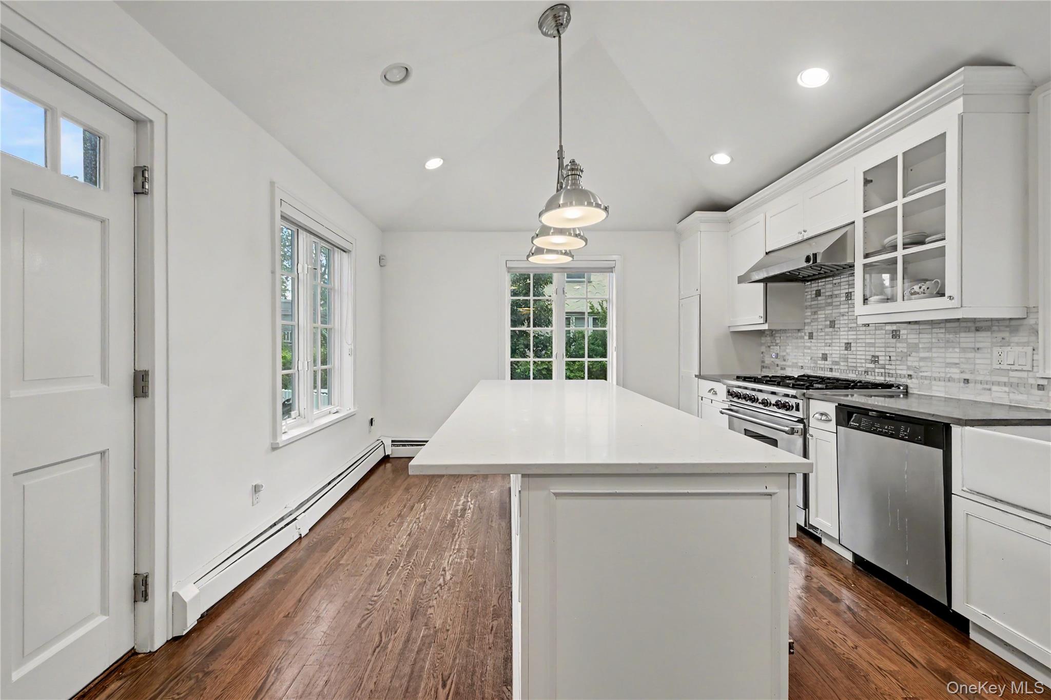 25 Vanderburgh Avenue Property Photo 11