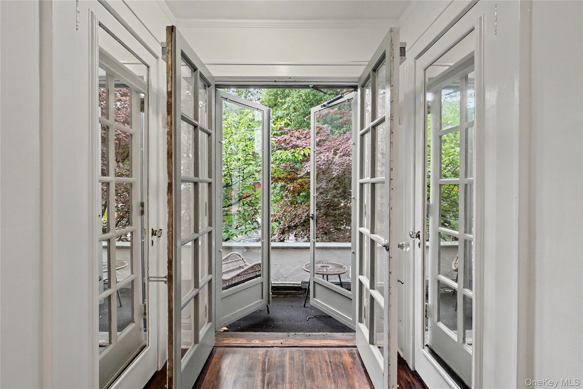 25 Vanderburgh Avenue Property Photo 25