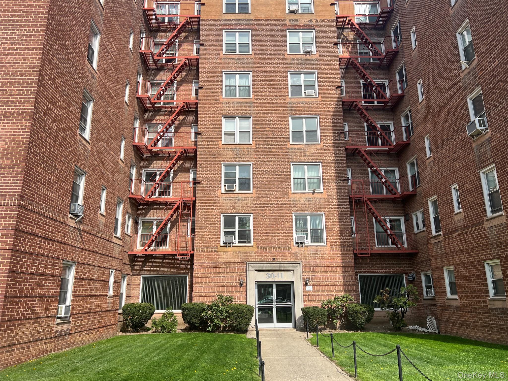 3011 Parsons Boulevard 7n Property Photo 1